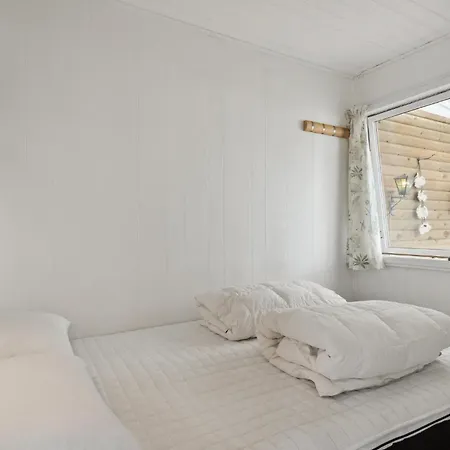 Dom wakacyjny Lovely In With Wifi Hejls