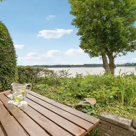 Dom wakacyjny Lovely In With Wifi