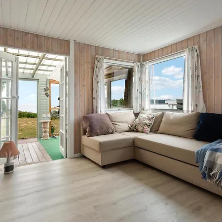 Dom wakacyjny Lovely In With Wifi Hejls